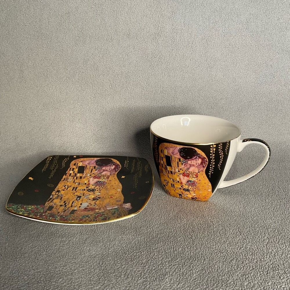 Smile Austria Gustav Klimt‎ The Kiss Tea Cup Saucer Black Gold Art Souvenir
